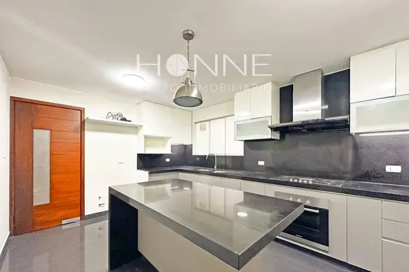 Departamento de 5 habitaciones, Lima · Venta Departamento  en Surco