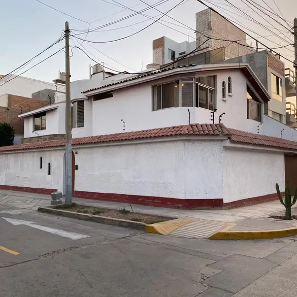 Casa de 5 habitaciones, Lima · Venta Casa  en San Miguel